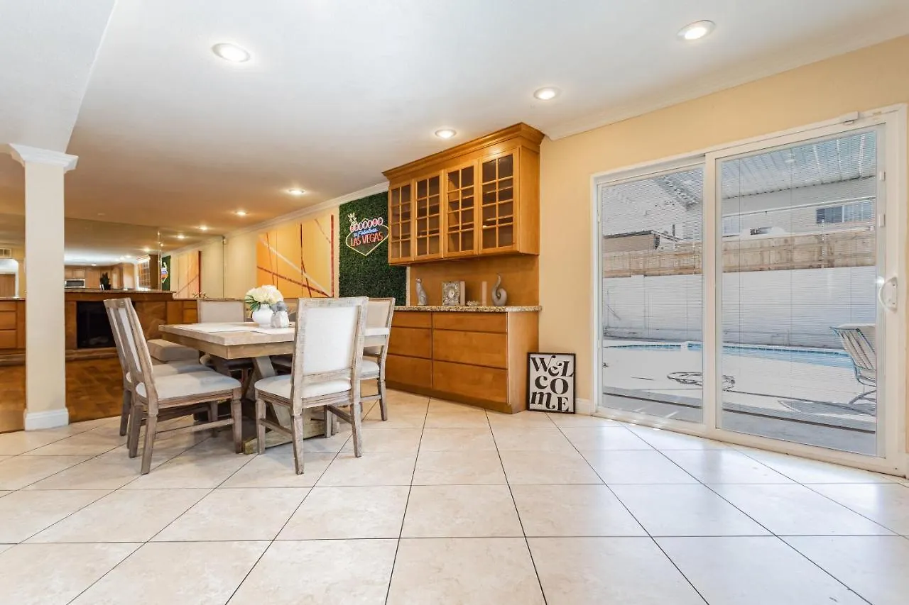 Spacious 5-Bedroom Retreat With Pool Minutes From The Las Vegas Strip
