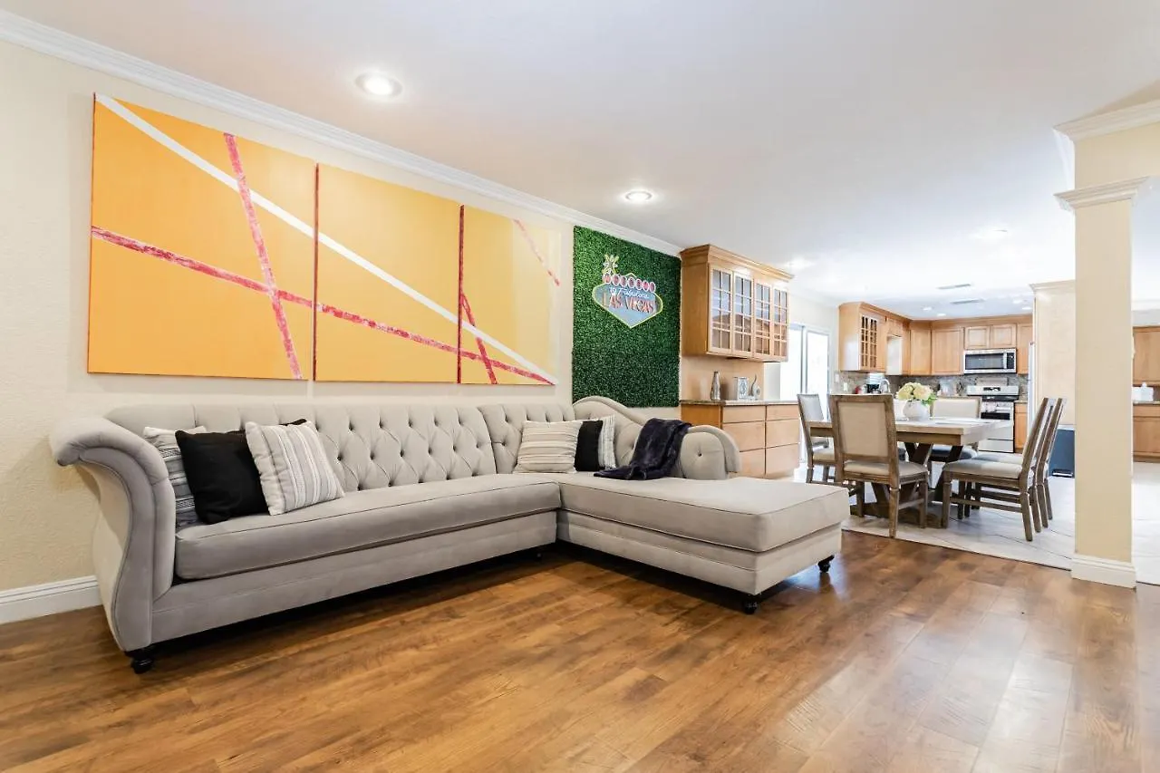 Spacious 5-Bedroom Retreat With Pool Minutes From The Las Vegas Strip