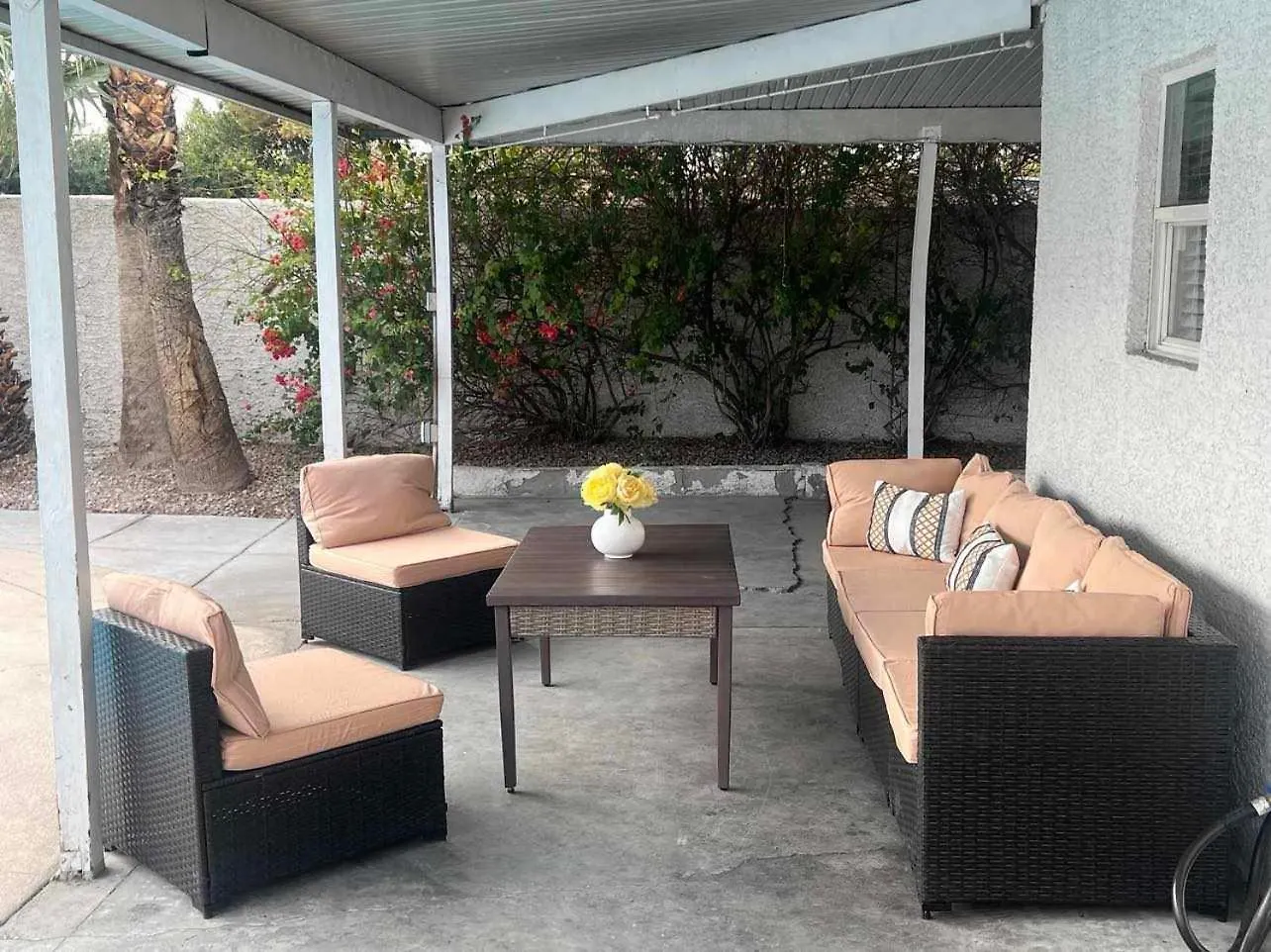 Spacious 5-Bedroom Retreat With Pool Minutes From The Las Vegas Strip Holiday home
