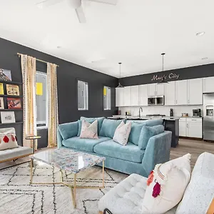 https://new-vibrant-3-br-house-w-roof-deck-ev-charger-8-min-to-dt.nashville-hotels.org