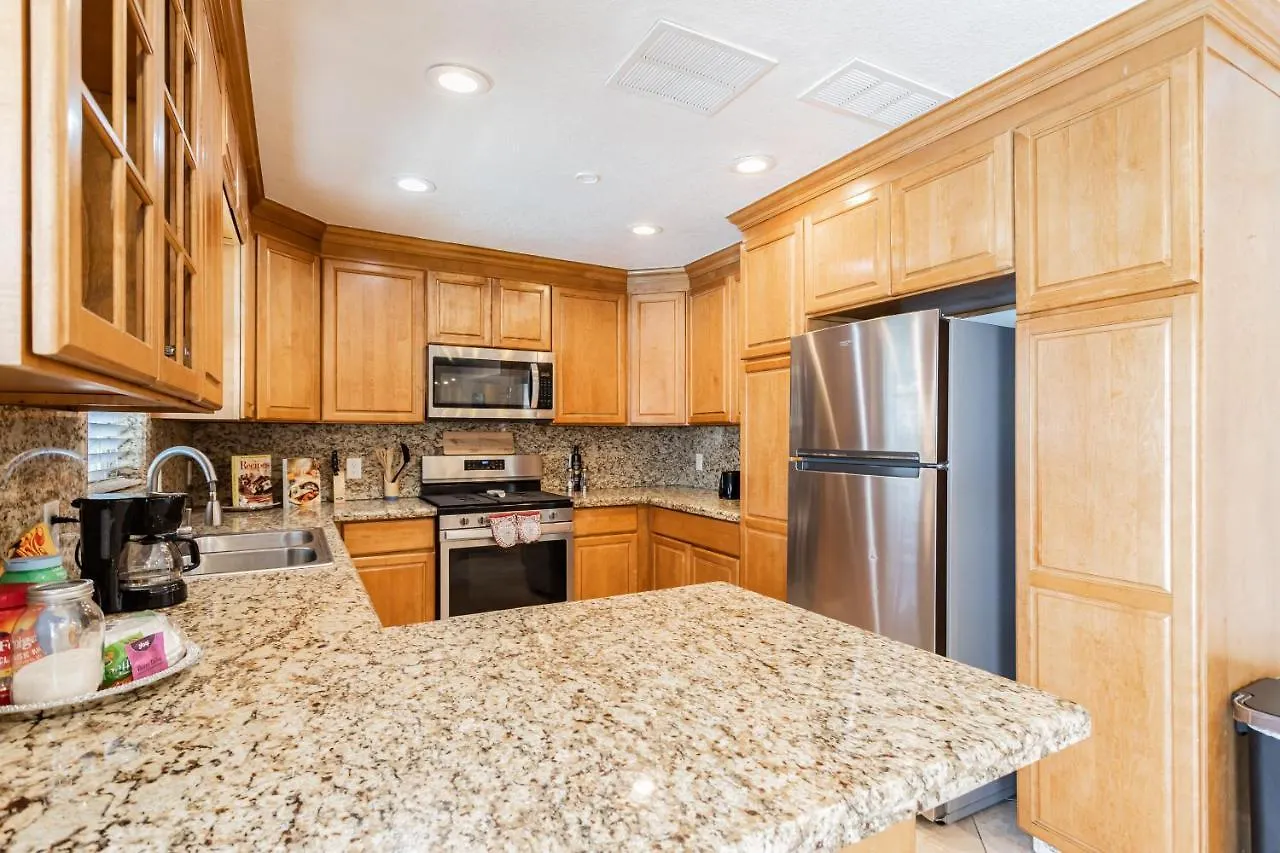 Spacious 5-Bedroom Retreat With Pool Minutes From The Las Vegas Strip