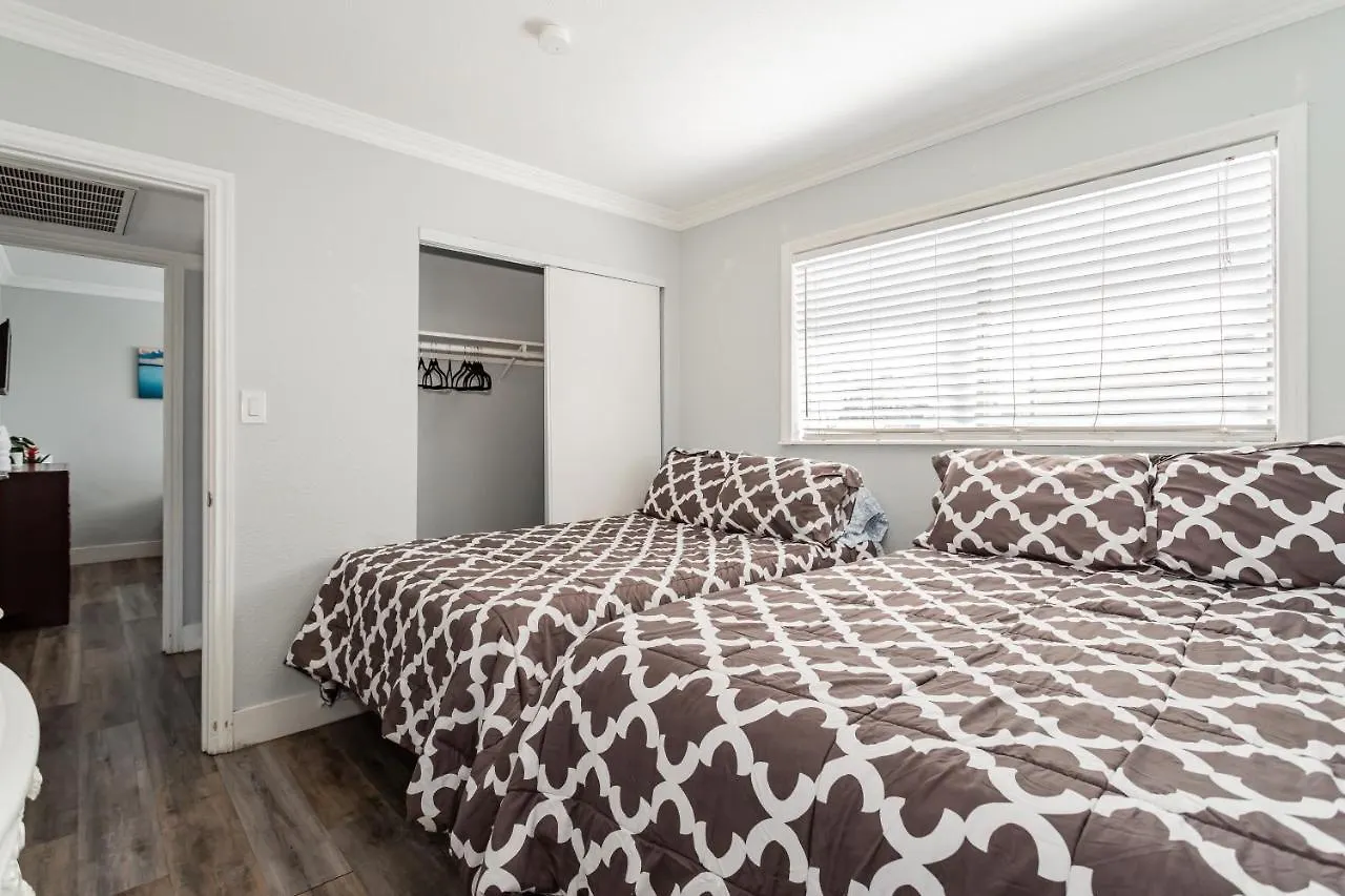 Spacious 5-Bedroom Retreat With Pool Minutes From The Las Vegas Strip