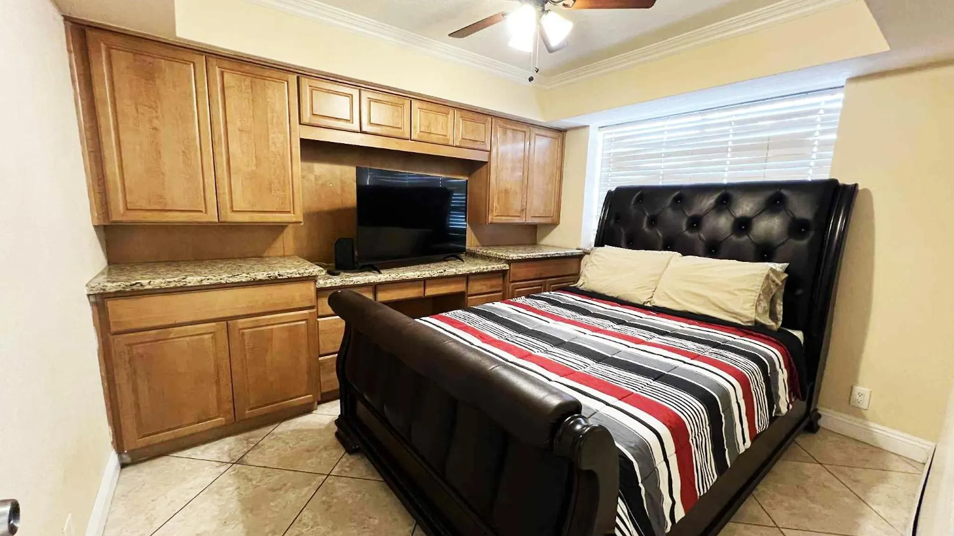 Vakantiehuis Spacious 5-Bedroom Retreat With Pool Minutes From The Las Vegas Strip
